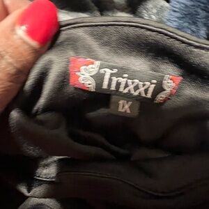 Trixxi Elegant Black Outerwear